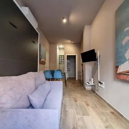 Estudios Lujosos En Triana Seville